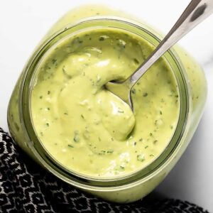 Aderezo cremoso de aguacate y cilantro con Salsa Vegana Mayo