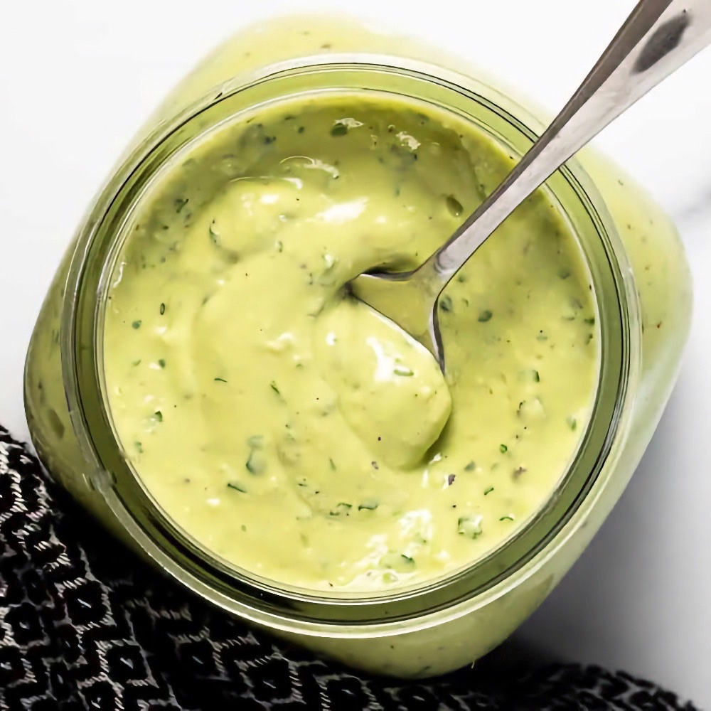Aderezo cremoso de aguacate y cilantro con Salsa Vegana Mayo